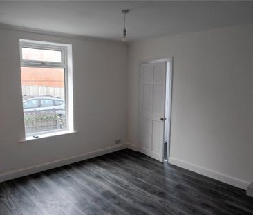 2 bedroom end of terrace house to rent - Photo 2