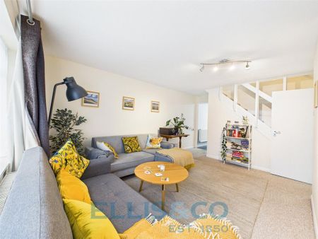 3 bedroom semi-detached house to rent - Photo 2