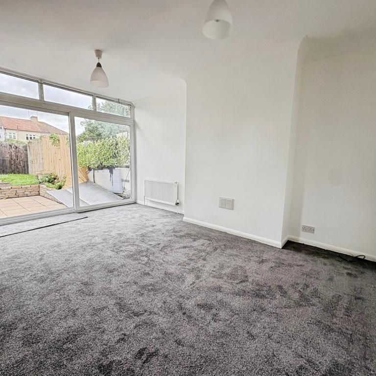 1 bedroom ground floor flat to rent - Photo 1