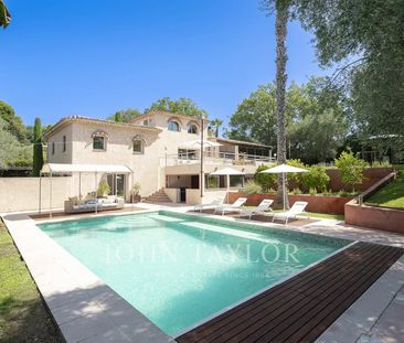 Maison à louer Mougins, Cote d'Azur, France8 500 EUR / Mois - Photo 5