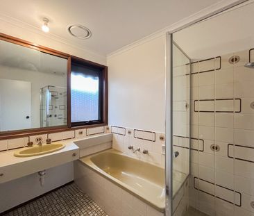 140 Centre Dandenong Road, Dingley Village VIC 3172 - House For Ren... - Photo 1