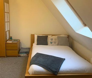 4 bedroom semi-detached house to rent - Photo 3