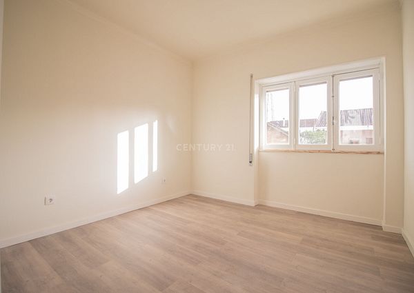 Apartamento T3 remodelado na Relvinha, Coimbra