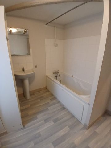 Location Maison 4 pièces 75m² DOMPIERRE SUR MER 17139 - Photo 5