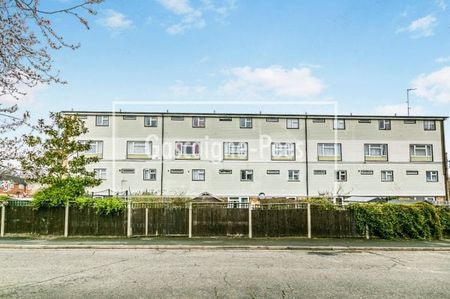 Goldsworth Park, Woking, GU21 - Photo 5