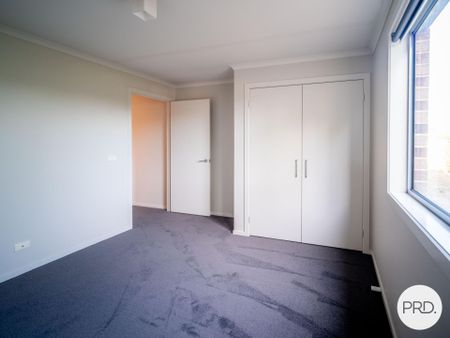 COMFORTABLE HOME IN PRIME LOCATION - Photo 4