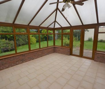 4 bedroom detached house to rent - Photo 3