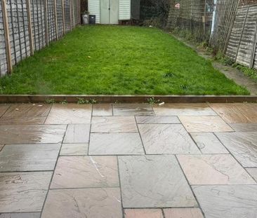 1 bedroom in a house share to rent - Photo 3