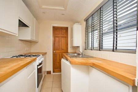 2 bedroom terraced house to rent - Photo 5