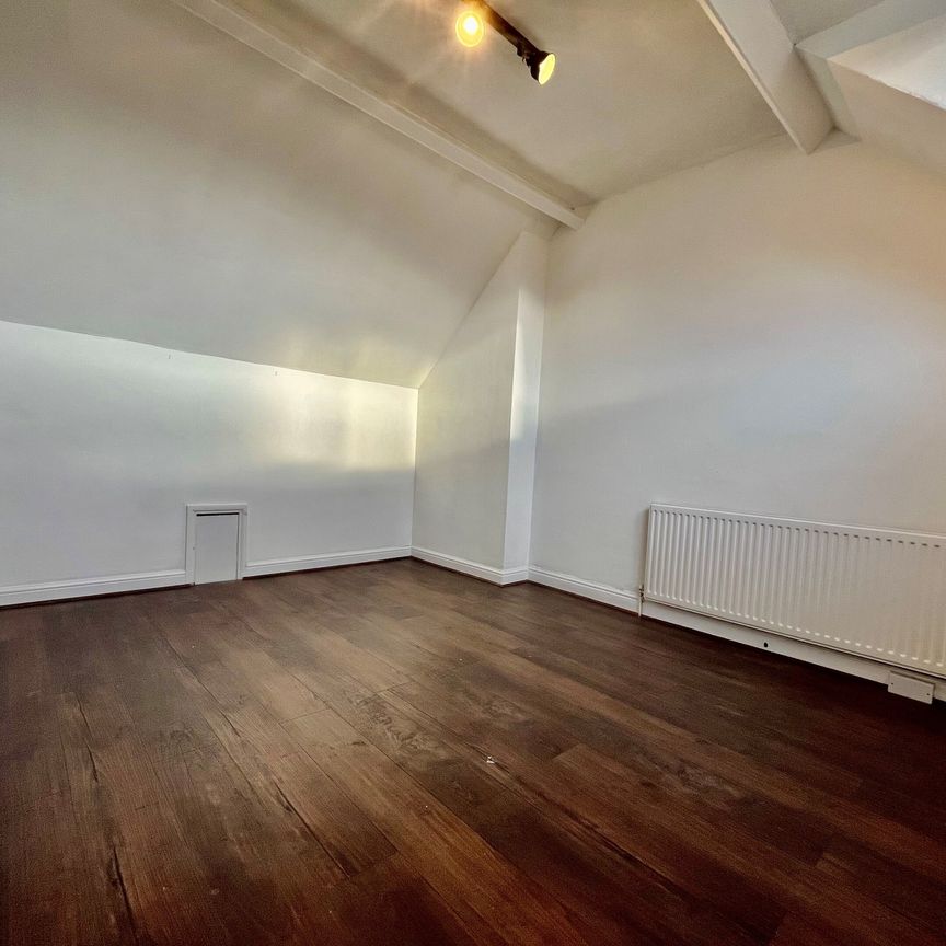 Low Lane, Leeds, Horsforth - Photo 1