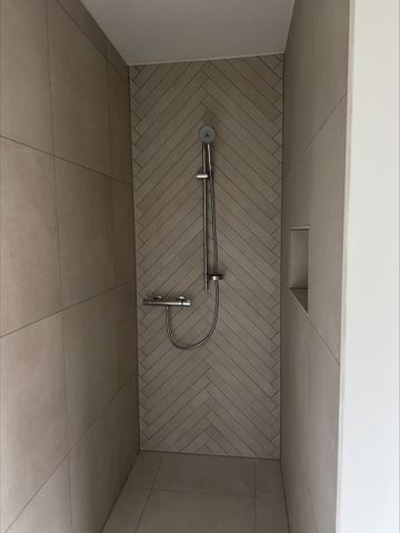 Modernes Wohnen im Neubau – 5-Zimmer-Einheit mit Terrasse & Carport - Photo 2