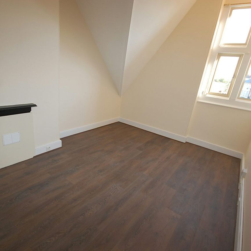 Flat to rent on - Photo 1