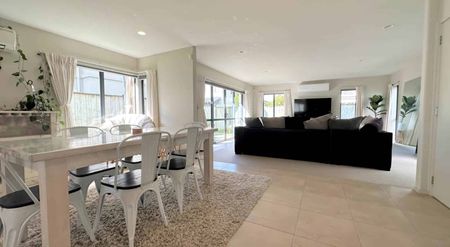 FOUR BEDROOM FREESTANDING VILLA - Photo 5