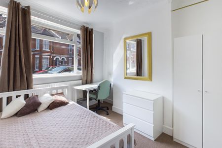 5 bedroom terraced house to rent - Photo 4