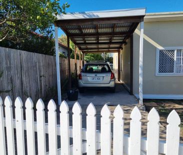 RENOVATED COASTAL COTTAGE CLOSE TO TOWN - Photo 2