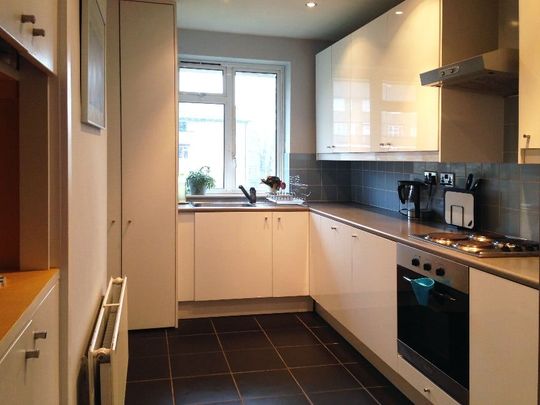 1 Bed Flat, Devonshire Road, W4 - Photo 1