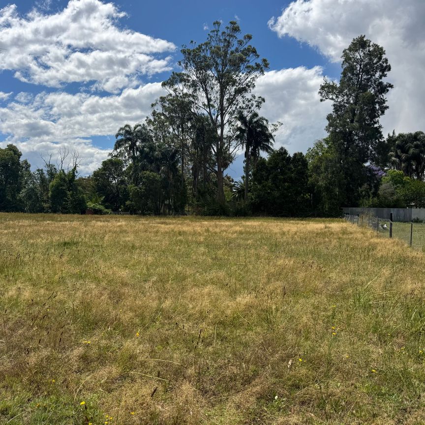 Spacious 4 Acres of Fenced Land - Ideal for Animals & Vehicle Parking - Photo 1