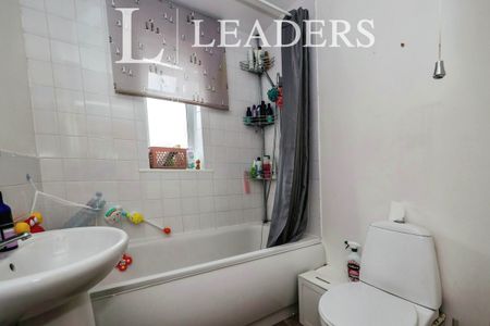 2 bedroom bungalow to rent Marine Walk, Hayling Island, PO11 - Photo 3