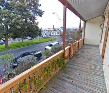 2 Bedroom Cottage - Close to the CBD - Photo 2