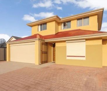 “UPSTAIRS ONLY 3-Bedroom 1 Bathroom” - Photo 5