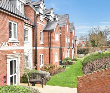 LEATHERHEAD ROAD, ASHTEAD - Photo 3