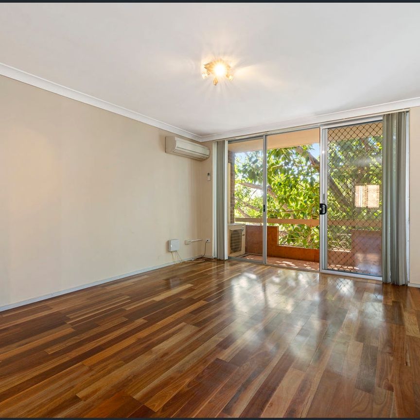 Modern Living in a Convenient Liverpool Location - Photo 1