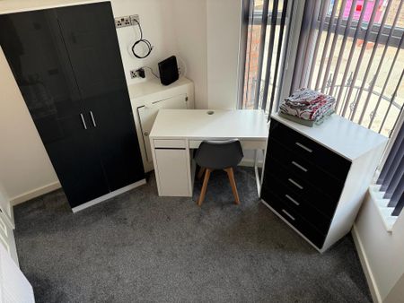 5 bedroom terraced house to rent - Photo 2