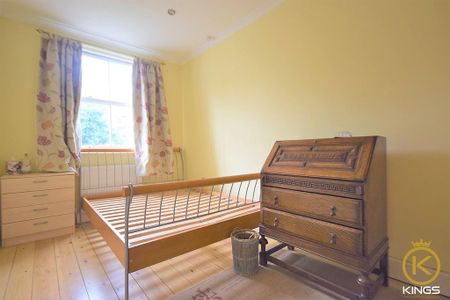 5 bedroom semi-detached house to rent - Photo 4