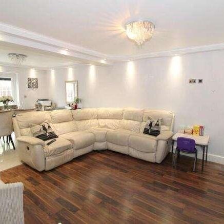 Chesterfield Road, Ashford, TW15 - Photo 1