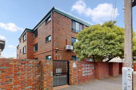 Stylish Inner-City Living in the Heart of Fitzroy - Photo 2