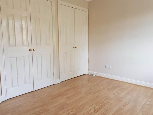 Holly Drive, Aylesbury - Photo 1