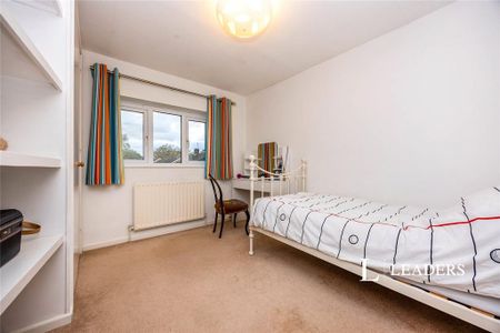 3 bedroom semi-detached house to rent - Photo 3