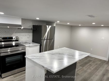 Detached Home For Lease | X8120704 - Photo 2