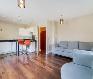 2 bedroom penthouse to rent - Photo 2