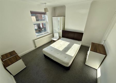 1 bedroom in a house share to rent - Photo 4