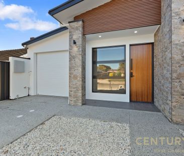 Brand New Stunning Executive Home in a Prime Location - Photo 2