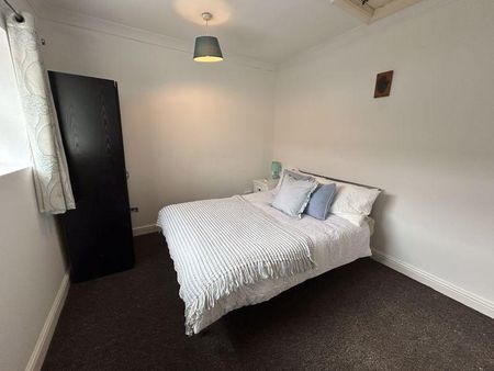1 bedroom in a house share to rent - Photo 5