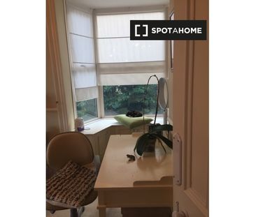 Room in 5-bedroom apartment in Churchtown, Dublin - Photo 2