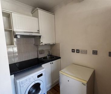 Studio to rent - Photo 2