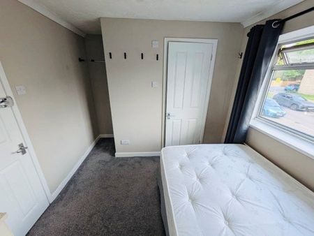 Gossops green 1 bedroom house to rent - Photo 3