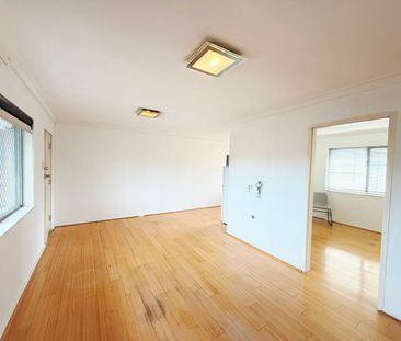 Freshly Painted Apartment in the Heart of Maylands! - Photo 1