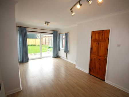 Semi-detached house to rent on - Photo 2