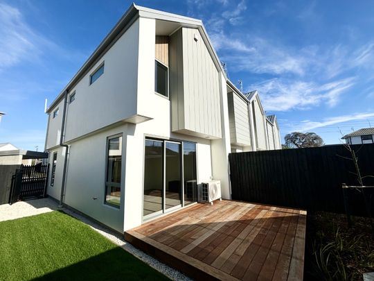 57 Bampton, Burwood - Photo 1