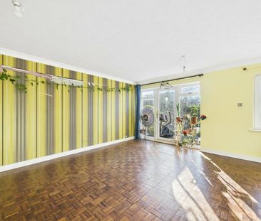 Inglewood Avenue, Camberley Inglewood Avenue, Camberley - Photo 1