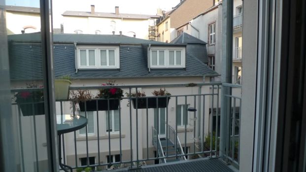 ruhige und schöne 2-Zimmerwohnung mit Balkon - mitten in der Stadt - Foto 1