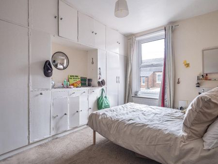 4 bedroom terraced house to rent - Photo 4