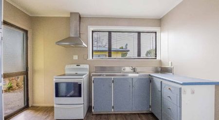 Comfortable three bedroom - Photo 2