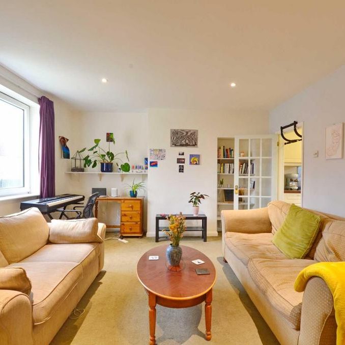 4 bedroom semi-detached house to rent - Photo 1