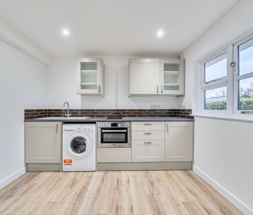 Hewshott Lane, Liphook, Hampshire, GU30 - Photo 6