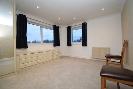 Marriott Grove, Wakefield - Photo 4